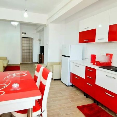 Red Accommodation Near Palas Mall Iasi Extérieur photo