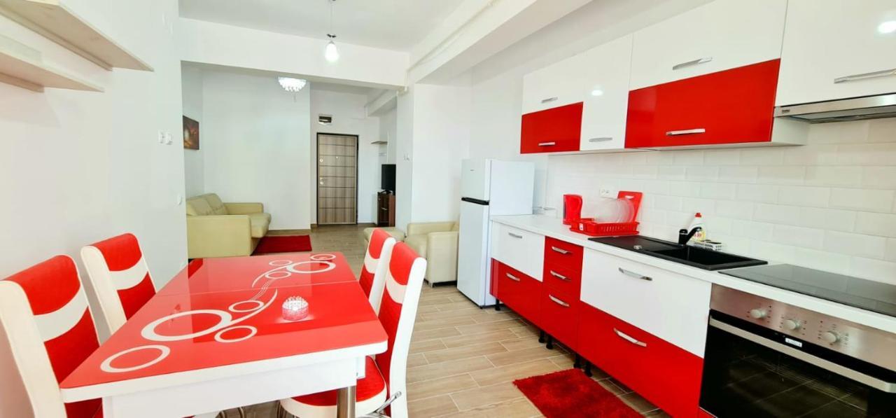 Red Accommodation Near Palas Mall Iasi Extérieur photo